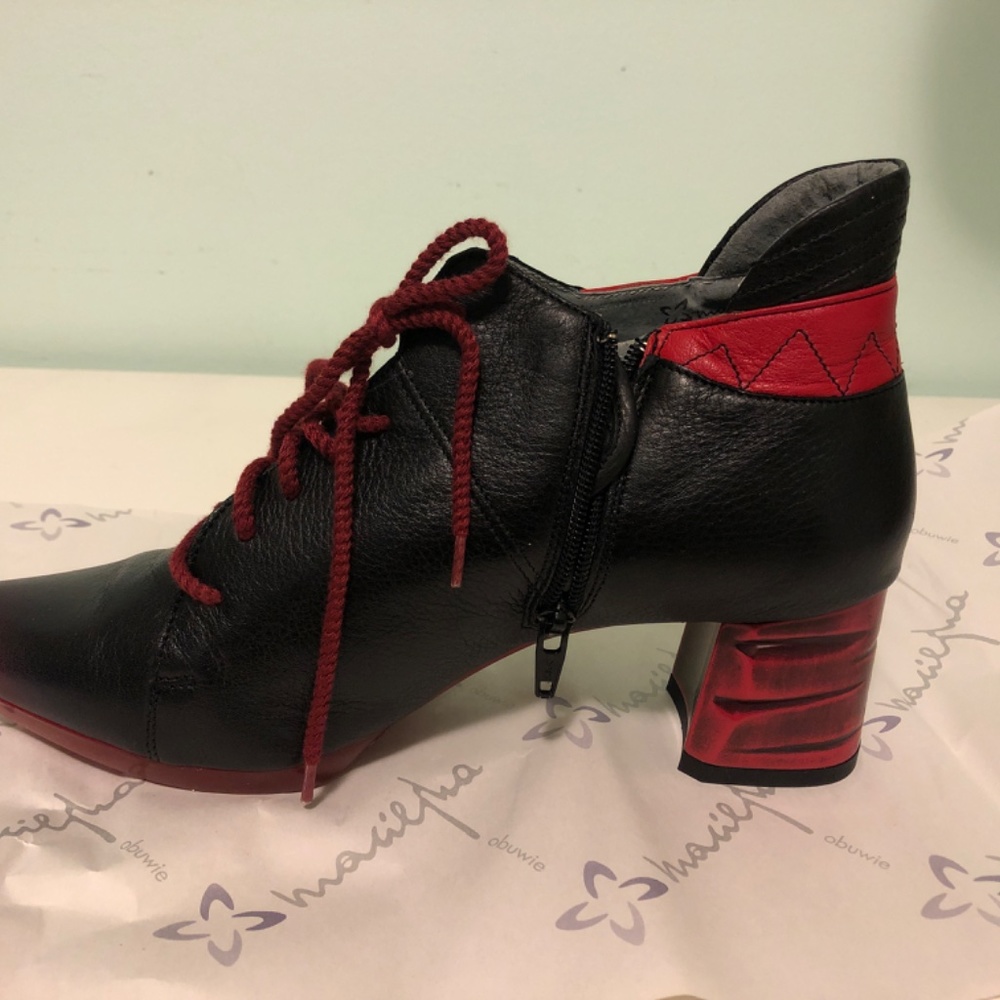 Boots - Picture 3 of 4